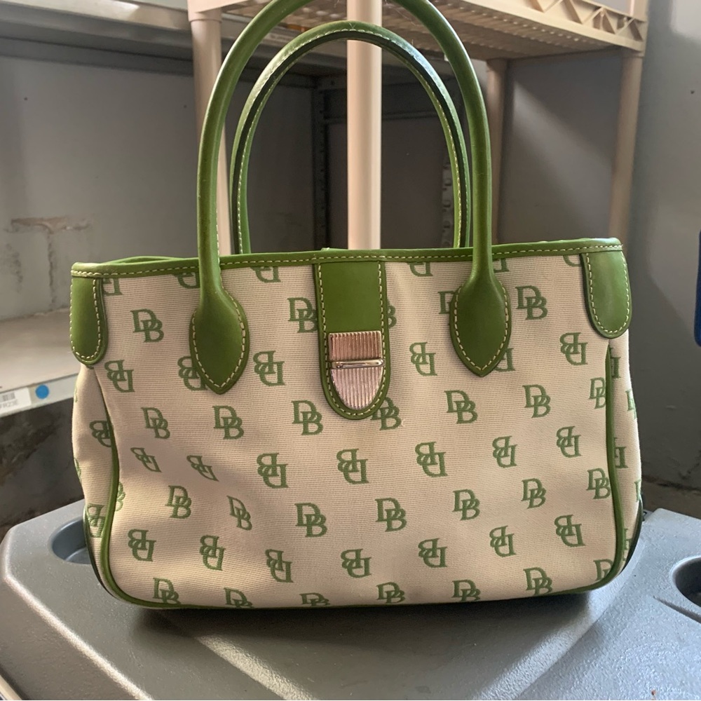 Dooney & Bourke bag - excellent condition